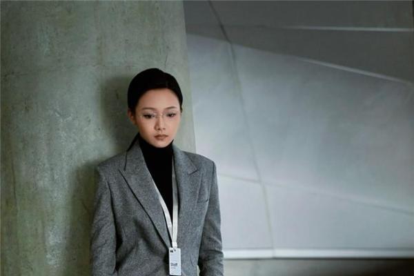 顶级电影造型班底加持 温茉言《两朵云》挑战跨次元多维角色 