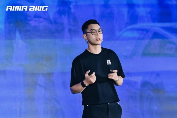 爱玛极速运动线品类品牌 爱玛黑翼今日正式发布！ 