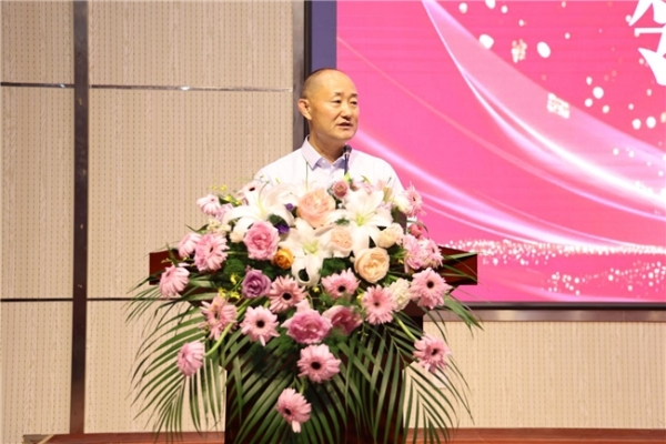 携手共育英才，明眸护航未来——青岛大学青岛医学院与青岛华厦眼科医院志愿服务合作共建签约仪式暨“全飞科普进校园”项目启动仪式圆满举行 