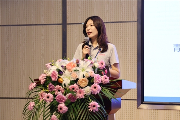 携手共育英才，明眸护航未来——青岛大学青岛医学院与青岛华厦眼科医院志愿服务合作共建签约仪式暨“全飞科普进校园”项目启动仪式圆满举行 