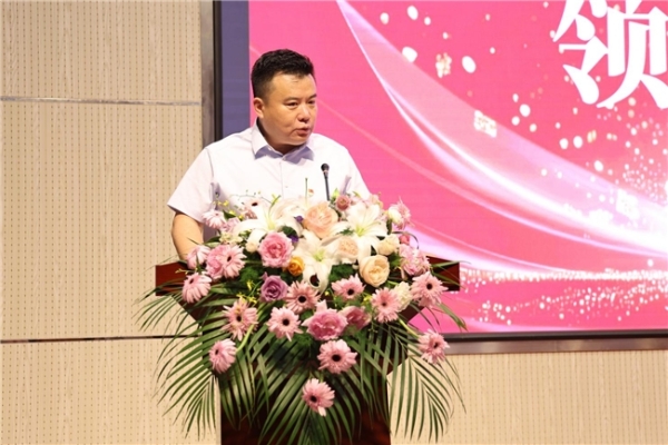 携手共育英才，明眸护航未来——青岛大学青岛医学院与青岛华厦眼科医院志愿服务合作共建签约仪式暨“全飞科普进校园”项目启动仪式圆满举行 