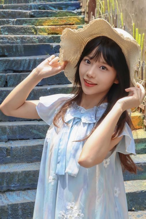 高考后，人生的第一台相机，我推荐这台白色小佳能 
