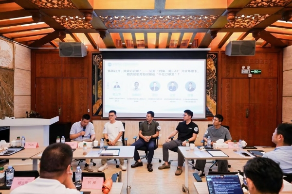 小智AI参与深圳“AI 赋能深度行”圆桌交流 聚焦智能控制器端侧部署 