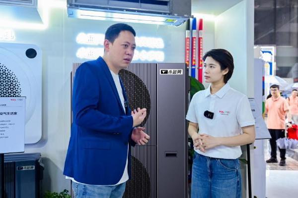 TCL冠军中国行燃动山城，施廷懋见证小蓝翼·尊享家小多联重磅发布 