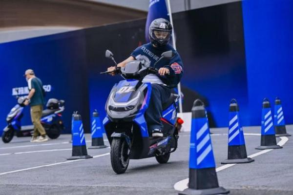 从“她时尚”到“他硬核”，爱玛黑翼跨界创新推动两轮出行新风尚 
