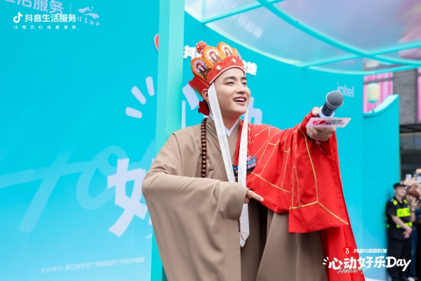 这帮景区顶流NPC集体出逃，在杭州干了件大事 