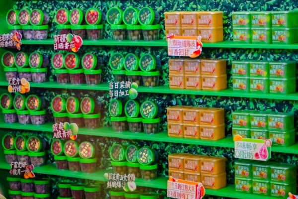 溜溜梅打破青梅的品类天花板，新晋港股消费“超购王”靠什么续航？ 