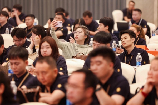 40+同行AI，门道致到｜金迪集团40周年庆典暨品类战略发布会圆满落幕！ 