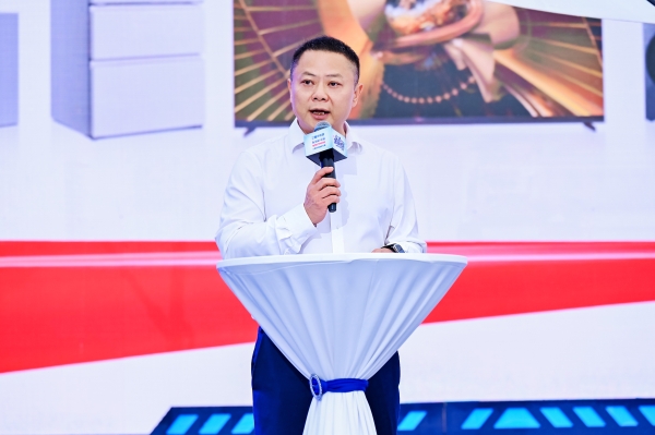 奥运冠军施廷懋，见证小蓝翼·尊享家小多联TCL家庭中央空调首发 