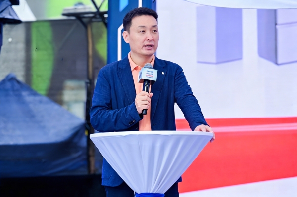 奥运冠军施廷懋，见证小蓝翼·尊享家小多联TCL家庭中央空调首发 