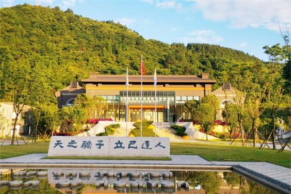 985UP：以资源整合重塑教育合作新生态，打造教育赛道“超级连接器” 