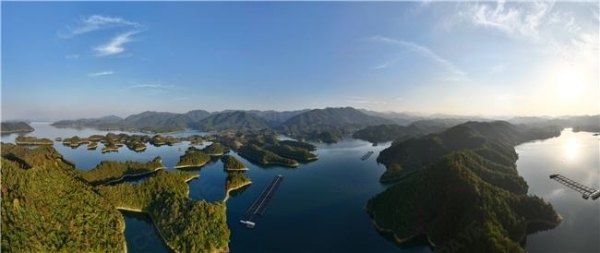 全球鱼子酱第一股鲟龙科技登陆港交所主板 