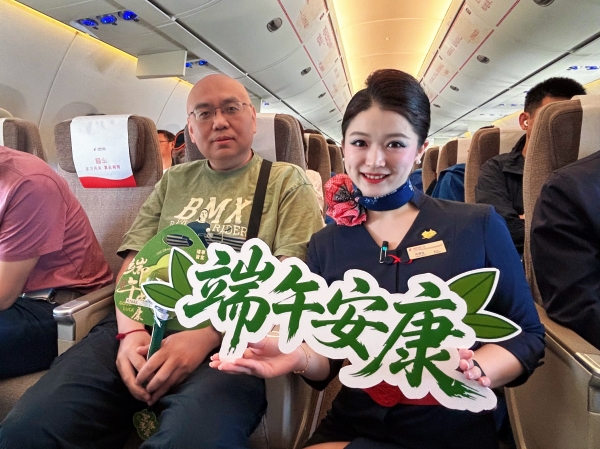 云端过端午，东航两个端午节主题航班从上海起飞