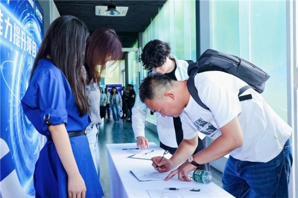 筑牢基层眼健康防线，华润紫竹“见康”品牌助推眼科诊疗能力建设