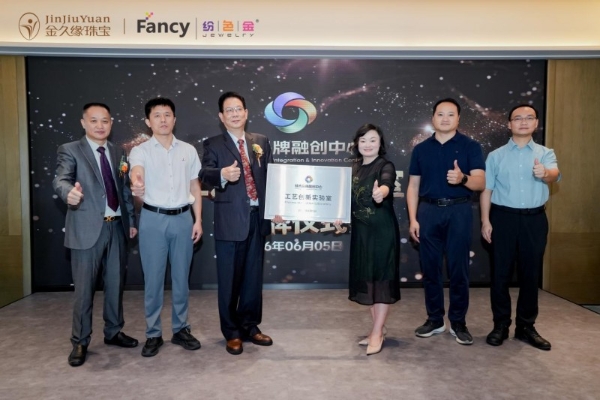 颜值与实力双在线！纷色金，重新定义黄金时尚美学