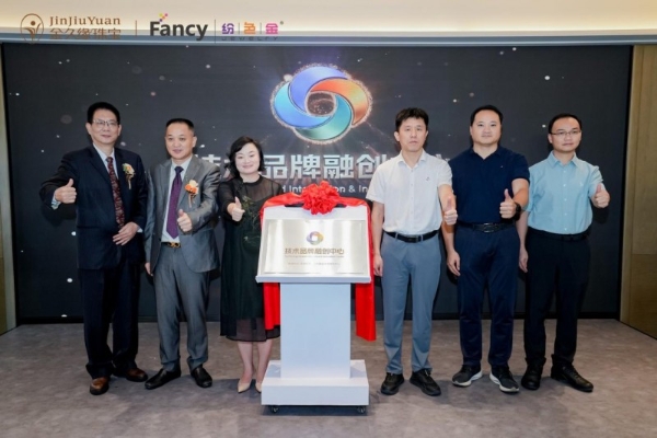颜值与实力双在线！纷色金，重新定义黄金时尚美学