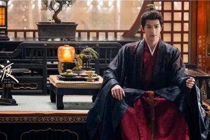 檀健次卢昱晓新剧《何不同舟渡》杀青 权谋谍影创新古装赛道 