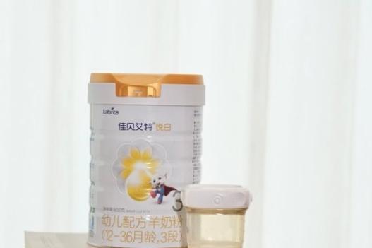 新生儿羊奶粉怎么选？佳贝艾特和蓝河哪个更好一目了然