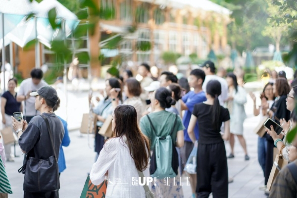 "「BLUEUP蔚蓝力量」环境艺术展登陆上海静安嘉里中心 —— “UNITE UP 极境共鸣”共探极地与城市命运"