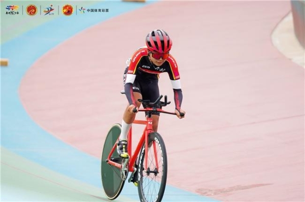 青春旋律澎湃激昂 青年车手从河北骑向未来 