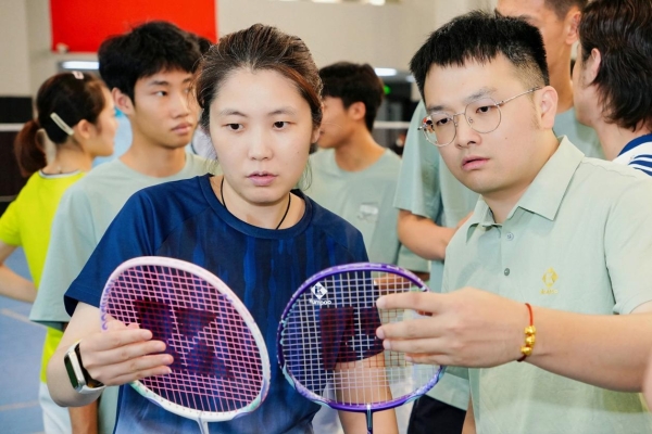 薰风Kumpoo携手旭日星空：青少年羽毛球需要一次“深度握手” 