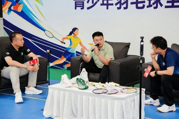 薰风Kumpoo携手旭日星空：青少年羽毛球需要一次“深度握手” 