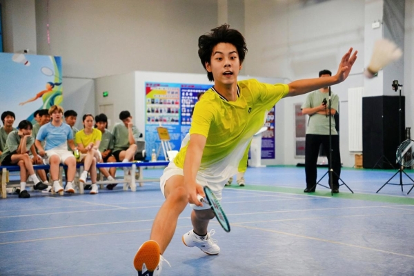 薰风Kumpoo携手旭日星空：青少年羽毛球需要一次“深度握手” 