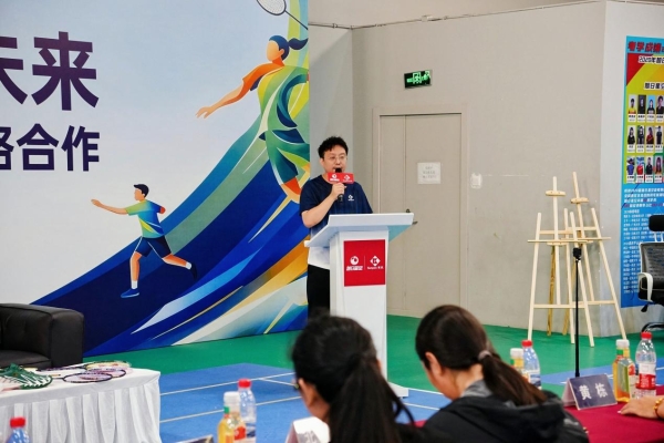薰风Kumpoo携手旭日星空：青少年羽毛球需要一次“深度握手” 