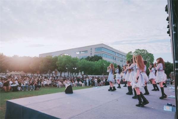 这个夏天，我们的青春在SNH48的歌声里再次滚烫 