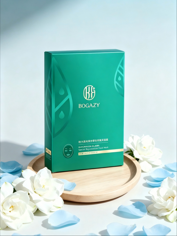 柏卡姿清洁泥膜与光果甘草面膜，一净一亮，养出肌肤原生透亮感 