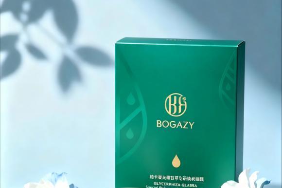柏卡姿清洁泥膜与光果甘草面膜，一净一亮，养出肌肤原生透亮感 