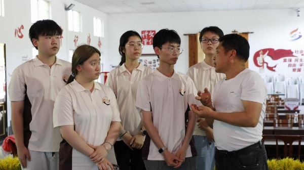 稻鳅共生育活水 青春实干助振兴 ——浙江越秀外国语学院实践团暑期赋能乡村振兴纪实 