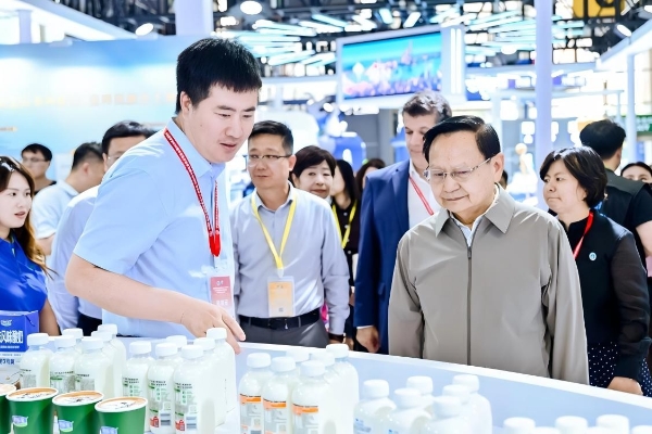 中乳协第三十二次年会召开 君乐宝斩获乳业技术进步奖特等奖 