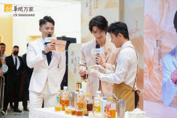 华润万家×敦煌画院联名润家茶饮发布会圆满举行，推广大使黄冠亨燃动现场 