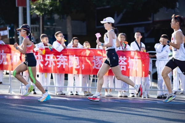 2026“黄河旋风杯”塔城半程马拉松燃情开跑 