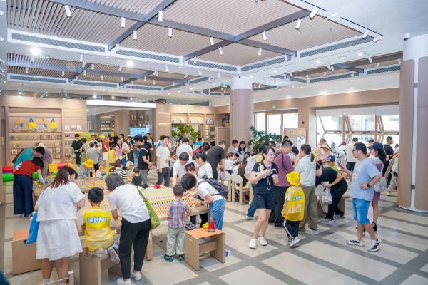 席卷全国20余城的蓝色行动，从一个塑料瓶的“新生”开始 