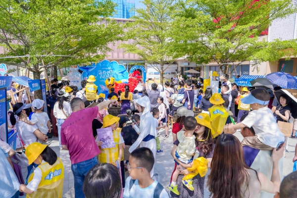 席卷全国20余城的蓝色行动，从一个塑料瓶的“新生”开始 