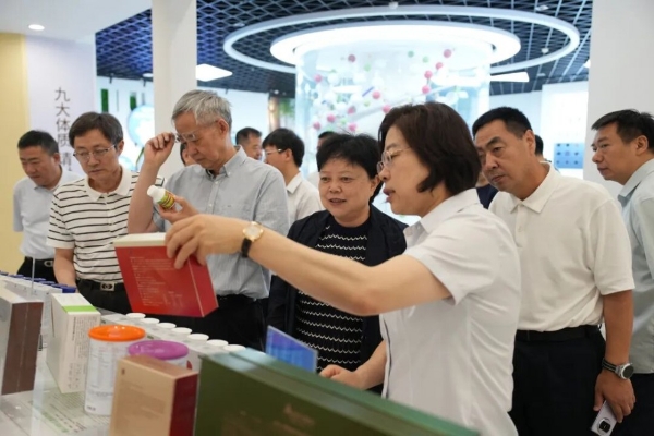 全国政协科技界别委员调研组莅临安发生物调研视察 
