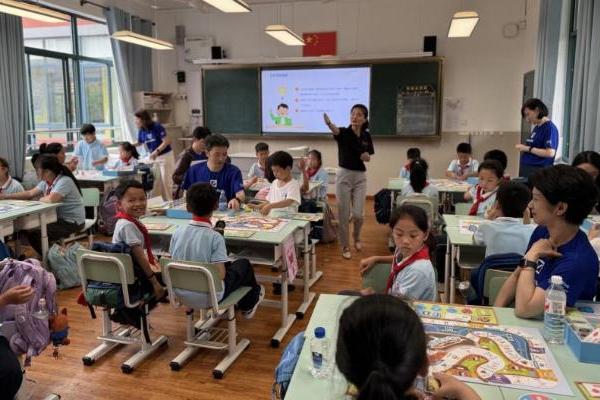 三十而“熠”，“财”见未来——德意志银行助力华林小学财经素养教育新体验 