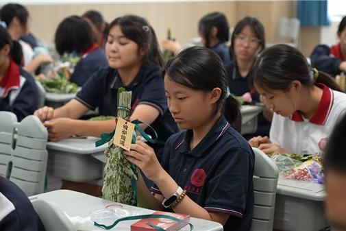 艾香润童心 药王映端午 北京同仁堂中医药文化进校园“双节”系列活动侧记 