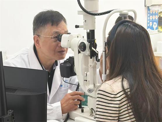 杭州华厦“光明双子星”：一专一全，点亮万千清晰视界 