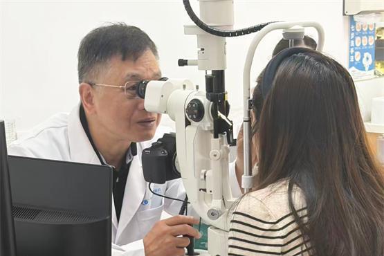 杭州华厦“光明双子星”：一专一全，点亮万千清晰视界 