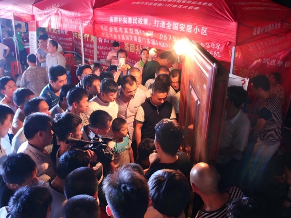 百万现金无人能领？专业锁匠都攻不破的王力门锁，藏着怎样的无解密码？