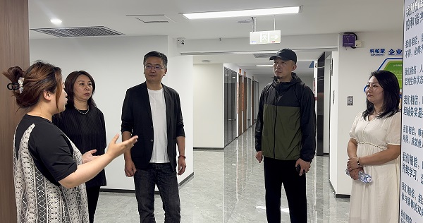 京蒙协作赋能影视新赛道：华允导演团队赴乌兰察布考察 解锁“算力+影视”网剧产业新范式 