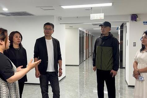 京蒙协作赋能影视新赛道：华允导演团队赴乌兰察布考察 解锁“算力+影视”网剧产业新范式 
