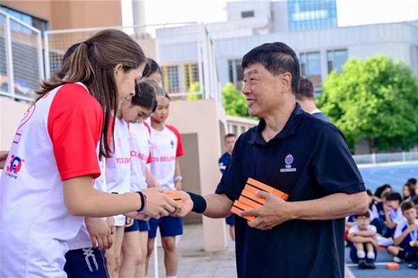 耀中耀华运动会观后感:体育不止运动,而是为了孩子们更完整的成长 