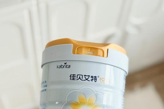 新手爸妈选奶不迷茫，深度解读新生儿奶粉推荐排名背后的实力 