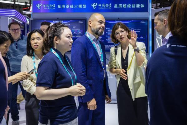 以“云智”筑基，集“众智”破浪——中国电信亮相MWC26上海，全景呈现“云改数转智惠”战略成果 