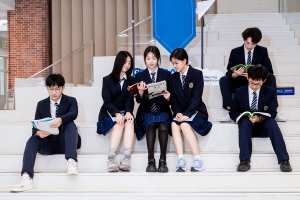 锐改革、真减负！华师希平双语学校家长午餐会上，柯希平董事长交出六大"硬核答卷" 