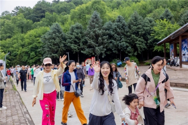致敬题词74周年！承德市端午登山寻宝 集福活动绽放全民健身活力